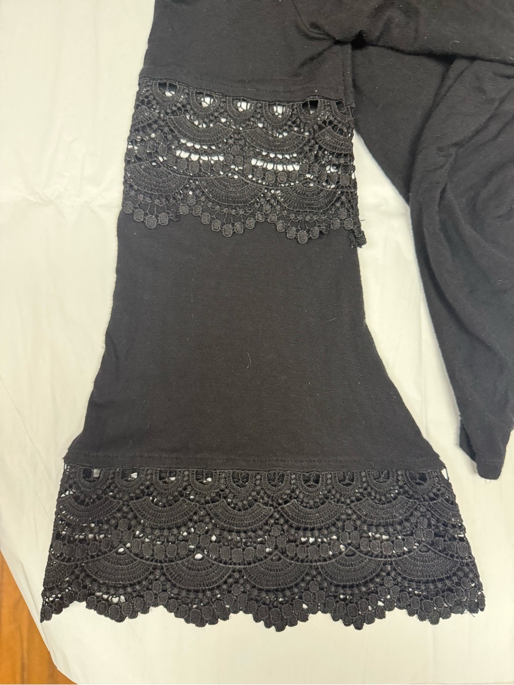 Wrangler Black Lace-Trim Bell Sleeve Tunic Medium - Picture 8 of 9